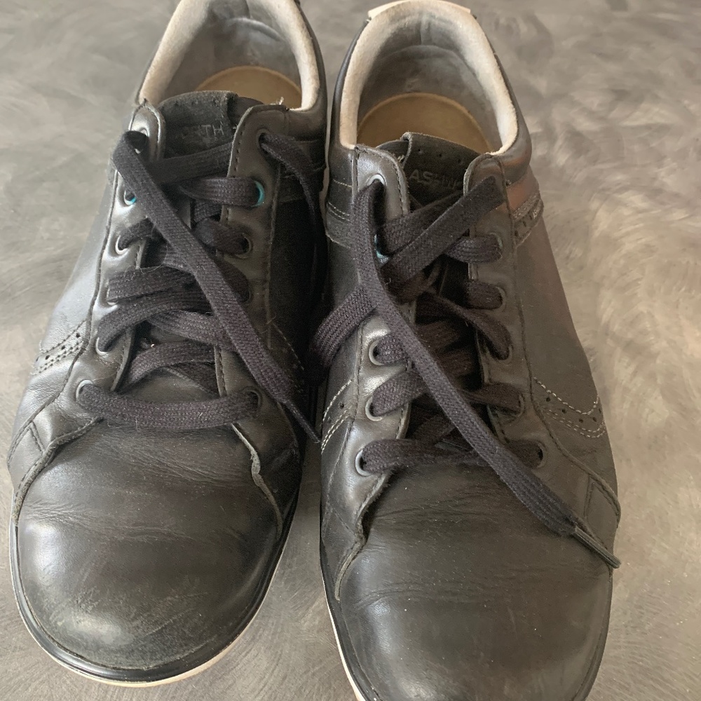 Golf shoes